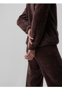 outhorn - Spodnie z dzianiny szenilowej damskie - brązowe. Stan: podwyższony. Kolor: brązowy. Materiał: dzianina