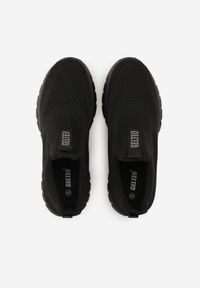 Born2be - Czarne Buty Sportowe Sneakersy Ozdobione Napisem Gallego. Okazja: na co dzień. Kolor: czarny. Wzór: aplikacja, napisy #5