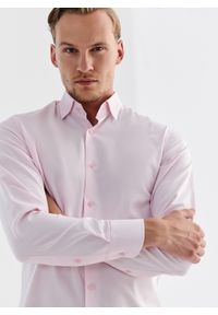 Pako Lorente - PAKO LORENTE – Gładka elegancka koszula męska w kolorze różowym. Typ kołnierza: kołnierzyk klasyczny. Kolor: różowy. Materiał: bawełna. Długość rękawa: długi rękaw. Długość: długie. Wzór: gładki. Styl: elegancki #3