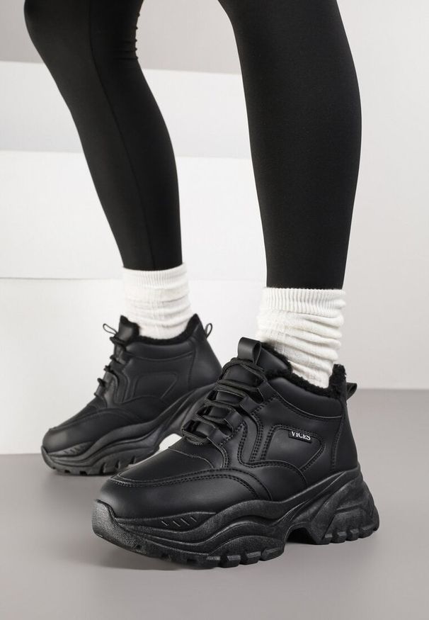 Renee - Czarne Streetwearowe Sneakersy Vices Chunky w Stylu Traperów na Platformie Leate. Kolor: czarny. Materiał: jeans, dresówka. Szerokość cholewki: normalna. Obcas: na platformie