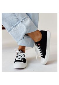 Czarne materiałowe damskie trampki Cross Jeans. Okazja: na co dzień. Nosek buta: okrągły. Kolor: czarny. Materiał: materiał. Styl: casual #3