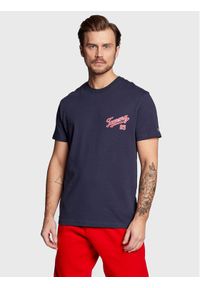 Tommy Jeans T-Shirt College 85 Logo DM0DM15672 Granatowy Regular Fit. Kolor: niebieski. Materiał: bawełna