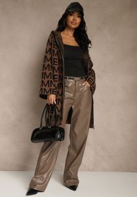 Renee - Brązowo-Czarny Kardigan na Suwak z Kapturem w Literowy Wzór Calitusa. Okazja: na co dzień. Typ kołnierza: kaptur. Kolor: brązowy. Materiał: jeans. Styl: casual #1