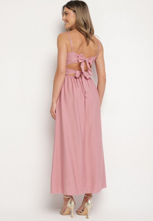 Born2be - Różowa Rozkloszowana Sukienka z Wiskozą Meravela. Okazja: na co dzień. Kolor: różowy. Materiał: wiskoza. Długość rękawa: na ramiączkach. Styl: elegancki, casual