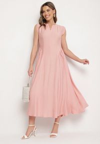 Born2be - Różowa Wiskozowa Sukienka o Rozkloszowanym Kroju Lirice. Okazja: na co dzień. Kolor: różowy. Materiał: wiskoza. Typ sukienki: proste. Styl: klasyczny, casual, elegancki #1