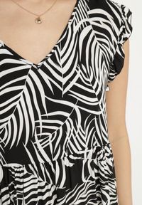 Born2be - Czarna Bawełniana Sukienka w Liście o Rozkloszowanym Kroju Divariel. Kolor: czarny. Materiał: bawełna. Długość rękawa: krótki rękaw. Typ sukienki: rozkloszowane #7