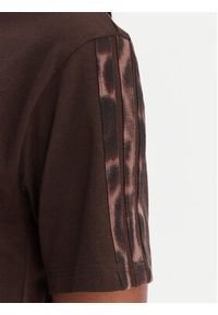 Adidas - adidas T-Shirt Seasonal Essentials Leopard Print KE8830 Brązowy Regular Fit. Kolor: brązowy. Materiał: bawełna. Wzór: nadruk #4