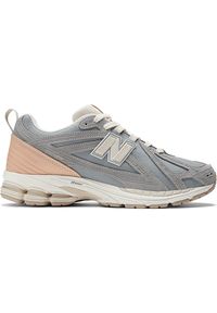 Buty męskie New Balance M1906FA – szare. Kolor: szary. Materiał: guma, syntetyk, materiał, skóra. Szerokość cholewki: normalna. Sport: turystyka piesza