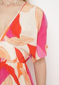 Born2be - Różowo-Beżowa Sukienka o Rozkloszowanym Dole z Szerokimi Krótkimi Rękawami Iomas. Kolor: różowy. Materiał: tkanina. Długość rękawa: krótki rękaw #7