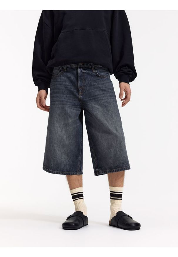 Reserved - Jeansowe szorty baggy - jasnoszary. Kolor: szary. Materiał: jeans