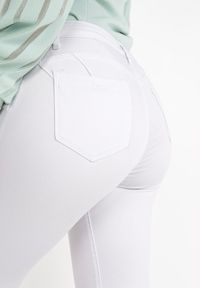 Born2be - Białe Spodnie Agathonia. Kolor: biały. Materiał: tkanina. Wzór: gładki
