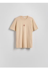 Reserved - T-shirt regular z nadrukiem - beżowy. Kolor: beżowy. Materiał: bawełna, dzianina. Wzór: nadruk