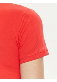 Guess T-Shirt W2YI45 J1314 Czerwony Slim Fit. Kolor: czerwony. Materiał: bawełna #5