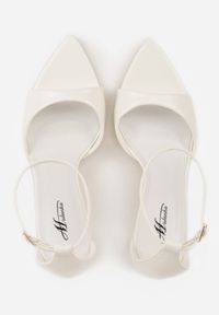 Born2be - Białe Sandały na Szpilce ze Sprzączką wokół Kostki Tini. Okazja: na co dzień. Zapięcie: sprzączka. Kolor: biały. Materiał: jeans. Obcas: na szpilce. Styl: casual, klasyczny, elegancki #5