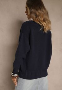 Renee - Granatowy Sweter z Kaszmirem i Trójkątnym Dekoltem Plenne. Kolor: niebieski. Materiał: kaszmir. Styl: klasyczny #4