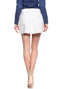 Wrangler - SPÓDNICA JEANSOWA WRANGLER RETRO SKIRT WHITE DAMAGED W241DM12Q. Materiał: jeans. Styl: retro