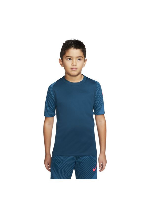 Koszulka dla dzieci Nike Breathe Strike BV9458. Materiał: materiał, poliester. Długość rękawa: krótki rękaw. Technologia: Dri-Fit (Nike). Długość: krótkie