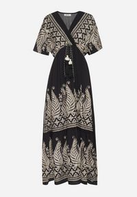 Born2be - Czarna Kopertowa Sukienka z Wiskozy Zdobiona Frędzlami i Metalicznym Haftem Redeirae. Okazja: na co dzień, na spacer. Typ kołnierza: dekolt w serek. Kolor: czarny. Materiał: wiskoza. Wzór: aplikacja, haft. Typ sukienki: kopertowe. Styl: klasyczny, casual #2