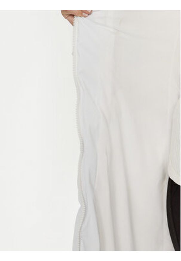 Guess Płaszcz zimowy New Oxana W4BL61 WGLZ0 Biały Regular Fit. Kolor: biały. Materiał: syntetyk. Sezon: zima