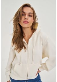MOODO - Bluza z kapturem ecru. Typ kołnierza: kaptur. Materiał: bawełna, poliester