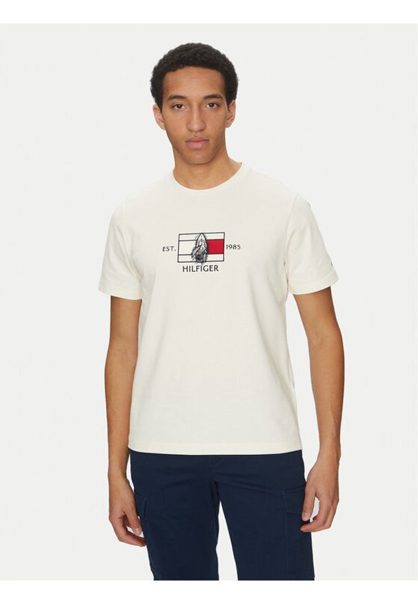 TOMMY HILFIGER - Tommy Hilfiger T-Shirt Sailing MW0MW38628 Écru Regular Fit. Materiał: bawełna