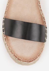 Born2be - Czarne Sandały VICES na Grubej Plecionej Podeszwie z Paskiem Wokół Kostki Roselena. Okazja: na spacer, na co dzień. Zapięcie: pasek. Kolor: czarny. Materiał: len. Wzór: haft. Sezon: lato. Styl: casual, elegancki #4