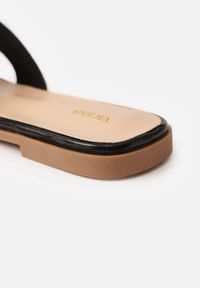 Renee - Czarne Klapki VICES Basic z Ozdobnymi Wycięciami i Ściętym Noskiem Selestte. Okazja: na co dzień. Kolor: czarny. Materiał: jeans. Sezon: lato. Styl: casual #8