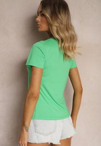 Renee - Zielony T-shirt z Bawełny Ozdobiony Nadrukiem w Kształcie Serc Hennea. Okazja: na co dzień. Kolor: zielony. Materiał: bawełna. Wzór: nadruk, aplikacja. Styl: casual