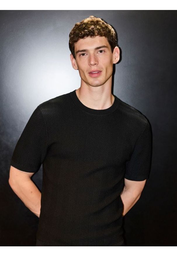 Reserved - T-shirt regular fit z lyocellu - czarny. Kolor: czarny. Materiał: dzianina