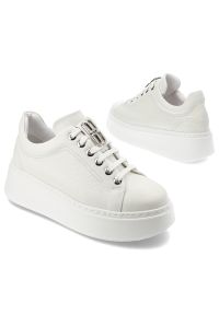 Białe Sneakersy Karino Modne Obuwie Damskie. Okazja: na co dzień. Zapięcie: zamek. Kolor: biały. Materiał: skóra. Styl: klasyczny, casual, elegancki #3