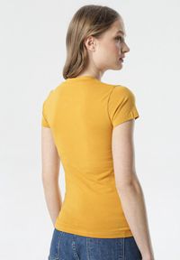 Born2be - Ciemnożółty T-shirt Aegameda. Kolor: żółty. Materiał: dzianina. Długość rękawa: krótki rękaw. Długość: krótkie #5