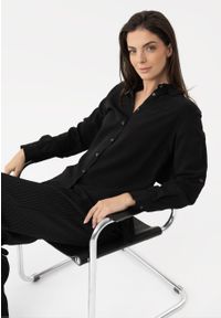 Volcano - Czarna koszula z lyocellem K-AKRE. Kolor: czarny. Materiał: tkanina, materiał, jedwab, wiskoza, lyocell. Styl: klasyczny #1