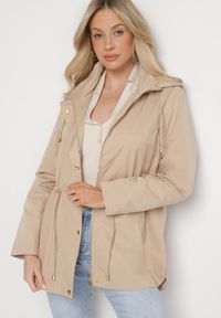 Born2be - Beżowa Kurtka Parka ze Ściągaczem w Talii i Odpinanym Kapturem Elanoreta. Okazja: na co dzień. Kolor: beżowy. Materiał: jeans. Styl: casual, elegancki #5