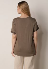 Born2be - Ciemnozielona Wiskozowa Bluzka na Krótki Rękaw z Etno Haftem z Metaliczną Nicią Aiopa. Okazja: do pracy, na co dzień, na spotkanie biznesowe. Kolekcja: plus size. Kolor: zielony. Materiał: wiskoza. Długość rękawa: krótki rękaw. Długość: krótkie. Wzór: haft. Styl: etno #4