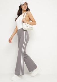 Born2be - Szare Marszczone Legginsy Dzwony z Wysokim Stanem i Lampasami Nakatia. Okazja: na co dzień. Stan: podwyższony. Kolor: szary. Styl: sportowy, elegancki, casual #4