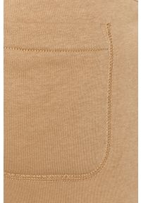 GAP - Spodnie. Kolor: beżowy. Materiał: bawełna, poliester, dzianina. Wzór: aplikacja #4