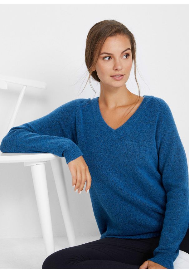 bonprix - Sweter dzianinowy z dekoltem w serek Oversized Fit. Typ kołnierza: dekolt w serek. Kolor: niebieski. Materiał: dzianina