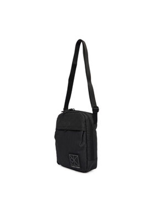 Calvin Klein Saszetka Utility Emblem Reporter LV04D3303G Czarny. Kolor: czarny. Materiał: materiał