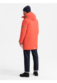 Ombre Clothing - Długa ocieplana kurtka męska z odblaskowymi elementami – pomarańczowa V1 - Rozmiar: XL. Typ kołnierza: kołnierzyk stójkowy, kaptur. Kolor: pomarańczowy. Materiał: guma, syntetyk, poliester, materiał. Długość: długie. Wzór: aplikacja, nadruk #6