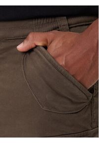 Alpha Industries Joggery Airman 188201 Zielony Tapered Fit. Kolor: zielony. Materiał: bawełna #4