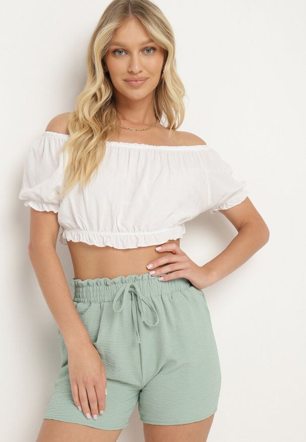 Born2be - Zielone Szorty o Luźnym Kroju Bermudów z Gumką w Pasie i Wysokim Stanem Nitanea. Okazja: na co dzień. Stan: podwyższony. Kolor: zielony. Styl: casual