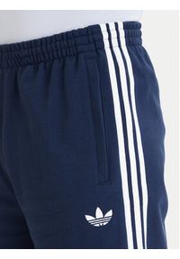 Adidas - adidas Szorty sportowe 3-Stripes KE3565 Granatowy Regular Fit. Kolor: niebieski. Materiał: bawełna. Styl: sportowy #5