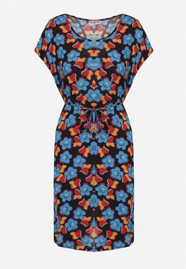 Born2be - Czarno-Niebieska Pudełkowa Sukienka z Wiskozy Wiązana Sznurkiem w Talii Tiamadine. Okazja: na co dzień, na randkę, na spotkanie biznesowe. Kolor: czarny. Materiał: wiskoza. Długość rękawa: krótki rękaw. Wzór: kwiaty. Styl: biznesowy, casual, klasyczny