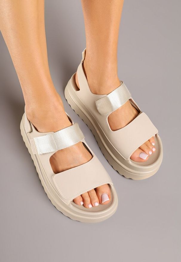 Renee - Beżowe Sandały Chunky na Platformie z Zapięciem na Rzep Lorovia. Okazja: na co dzień. Zapięcie: rzepy. Kolor: beżowy. Obcas: na platformie. Styl: casual