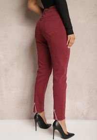 Renee - Bordowe Spodnie o Dopasowanym Fasonie z Elastycznej Bawełny Dillow. Okazja: do pracy. Kolor: czerwony. Materiał: bawełna. Styl: elegancki #5