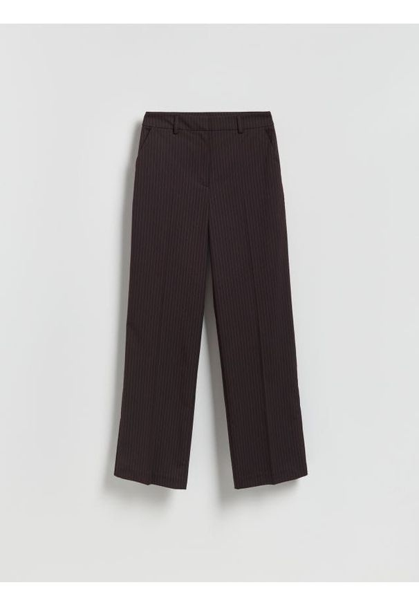 Reserved - Spodnie w prążek - burgundowy. Kolor: czerwony. Materiał: dzianina, wiskoza. Wzór: prążki