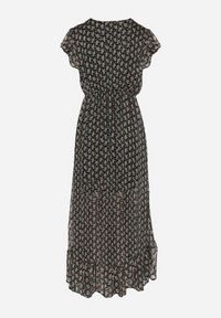 Born2be - Czarna Rozkloszowana Sukienka z Kopertowym Dekoltem z Gumką w Pasie i Falbanką Tiamala. Okazja: na spotkanie biznesowe. Kolor: czarny. Typ sukienki: kopertowe. Styl: biznesowy #4