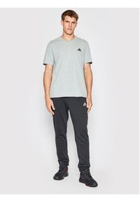 Adidas - adidas T-Shirt Essentials FeelComfy Sport Inspired HE1808 Szary Regular Fit. Kolor: szary. Materiał: bawełna. Styl: sportowy #5