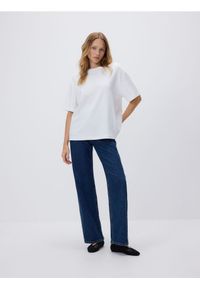 Reserved - T-shirt oversize z merceryzowanej bawełny - biały. Kolor: biały. Materiał: bawełna