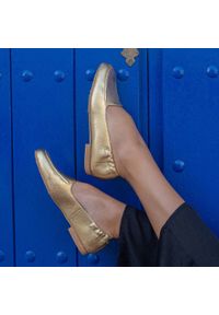 Marco Shoes Baleriny damskie z gumką w cholewce złoty. Kolor: złoty. Szerokość cholewki: normalna